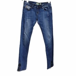 Reuse women distressed jeans  27X32R T4A